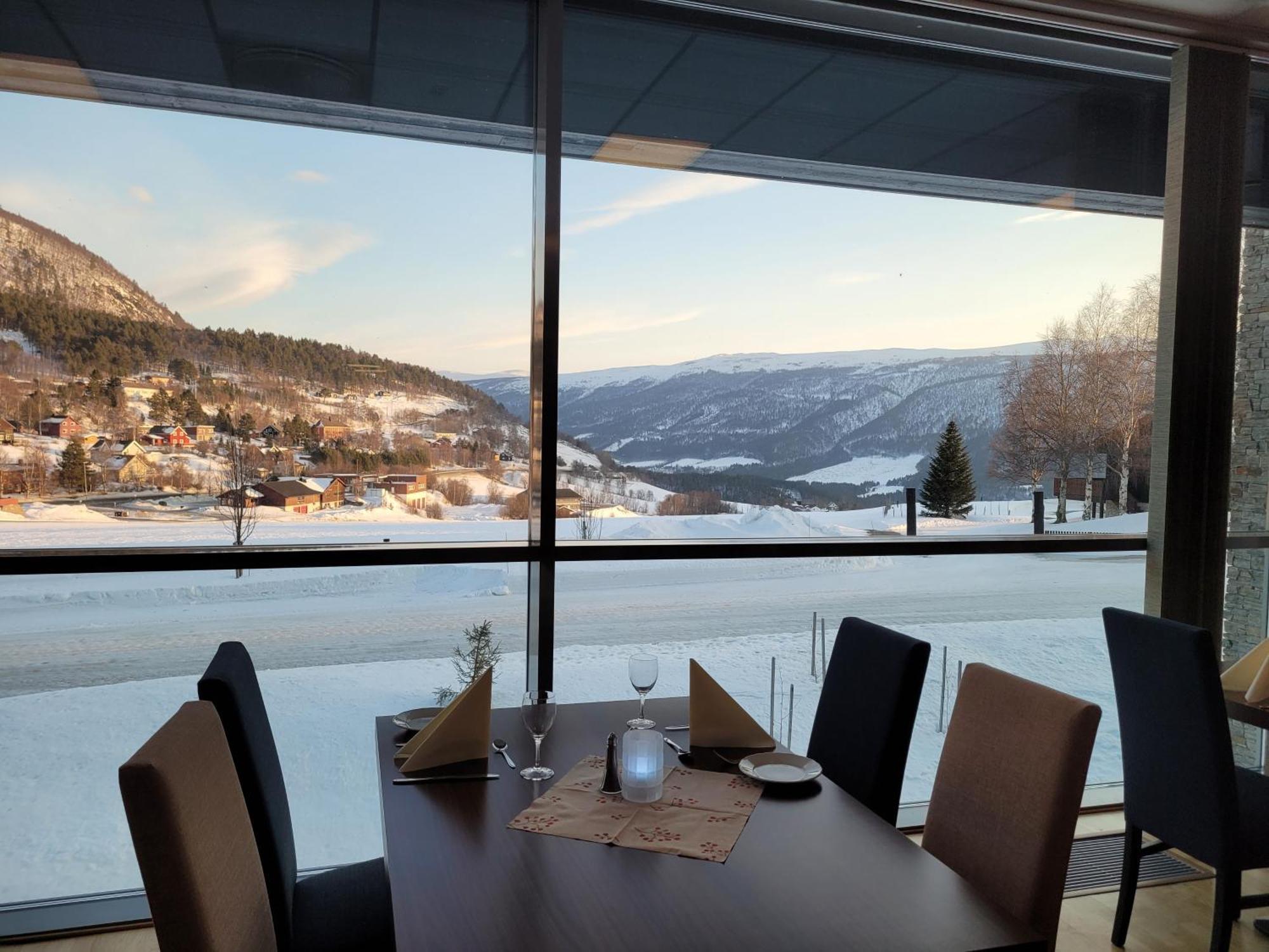 Dombas Hotel Екстериор снимка