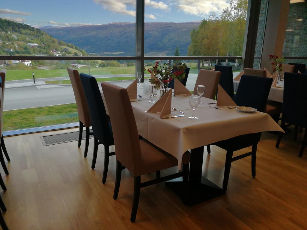 Dombas Hotel Екстериор снимка
