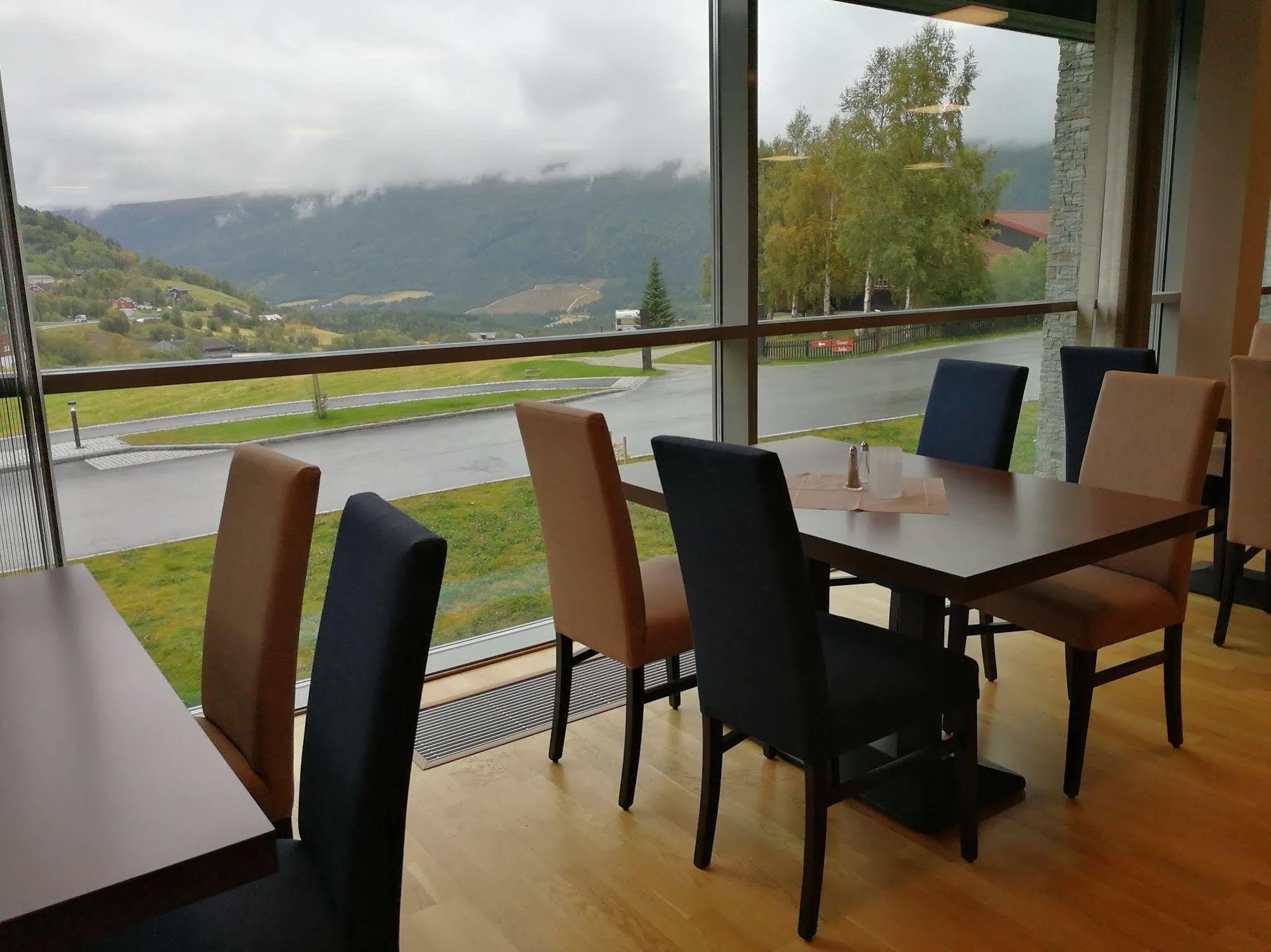 Dombas Hotel Екстериор снимка